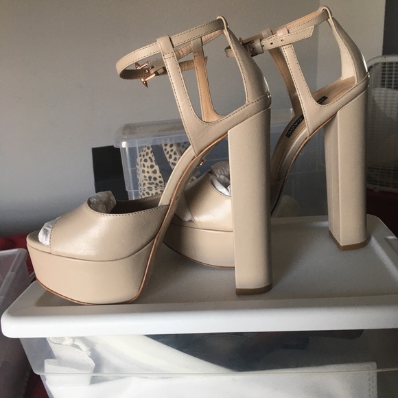 2019 Leven Platform Sandals - NWOB - Picture 2 of 4